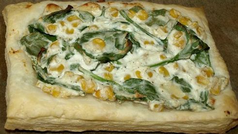 слойки с рикоттой, шпинатом и сладкой кукурузой