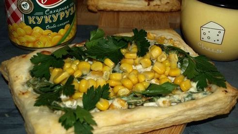 слойки с рикоттой, шпинатом и сладкой кукурузой