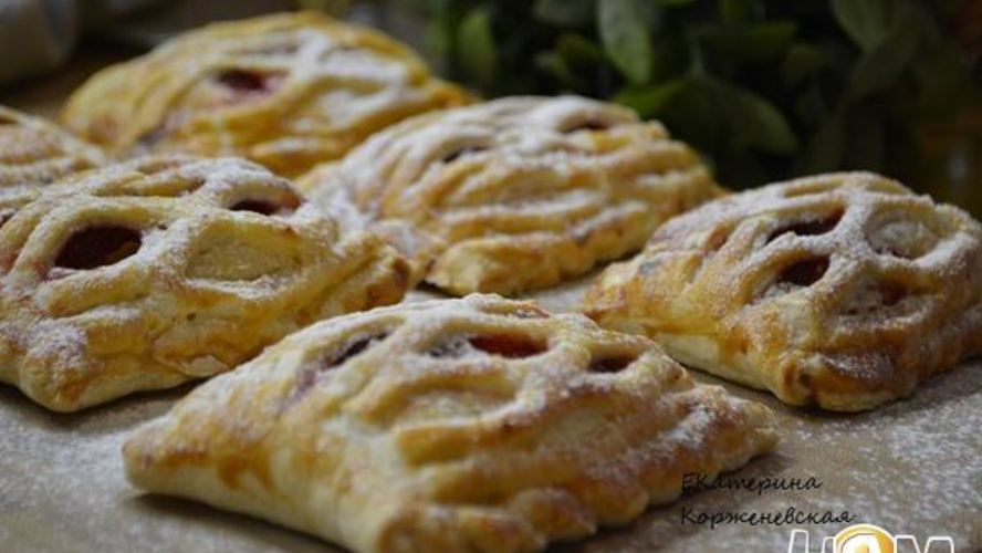 Рецепт слоек с творогом и клубникой