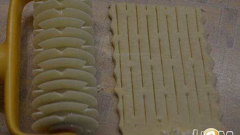 слойки с творогом и клубникой