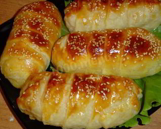 Слойки с ветчиной и сыром из слоеного теста