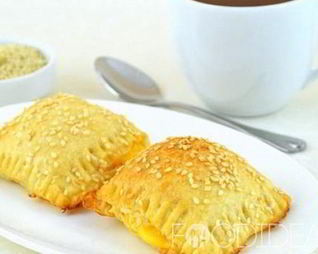 Слойки с ветчиной и сыром