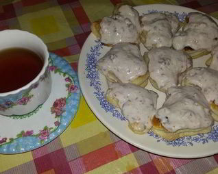 Слойки Сердечки с клубникой и сыром маскарпоне