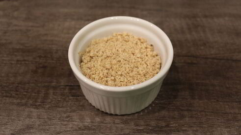 слойки со свекольным песто и селедкой