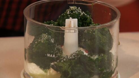 мясные сырники с зеленой сметаной