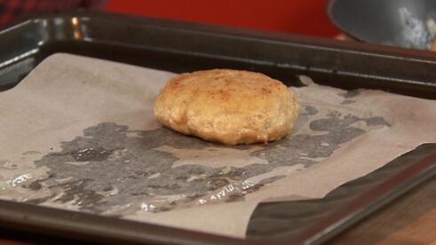 мясные сырники с зеленой сметаной