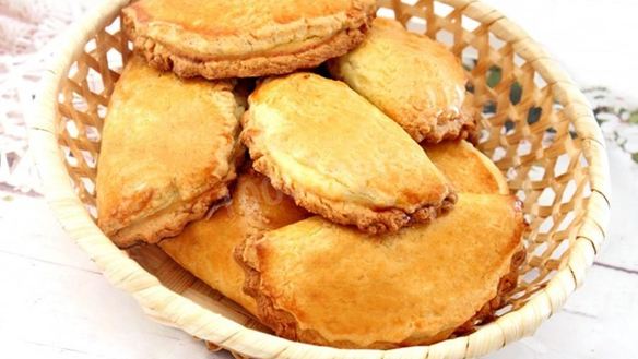 Рецепт Сочников с творогом из песочного теста