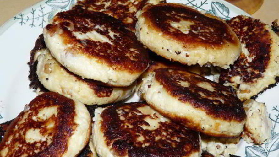 Рецепт сырников с курагой и изюмом