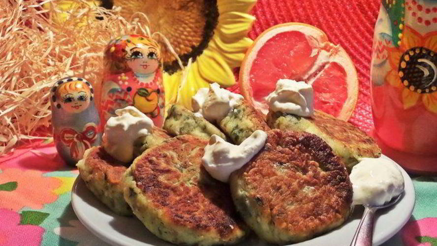 Рецепт сырников со шпинатом и кунжутом