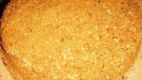 медовый торт с орехами и черносливом