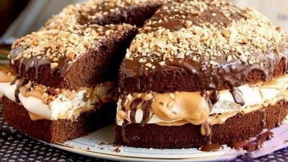 Рецепт Праздничного торта Сникерс с арахисом