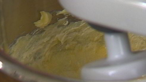 шоколадно-медовый торт в шоколадной глазури