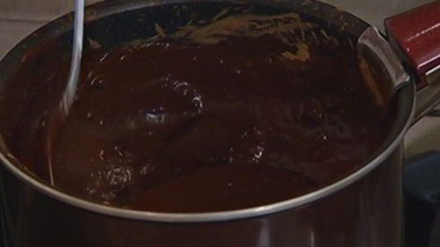 шоколадно-медовый торт в шоколадной глазури