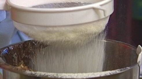 шоколадно-медовый торт в шоколадной глазури