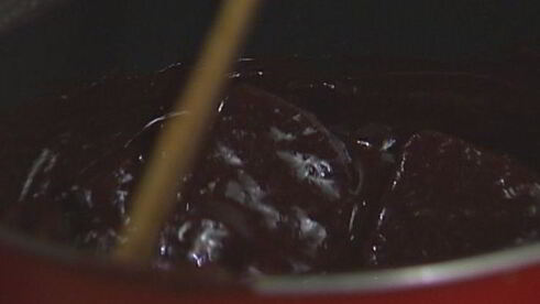 шоколадно-медовый торт в шоколадной глазури