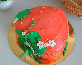 Торт бисквитный с клюквой и яблоком Клубничка