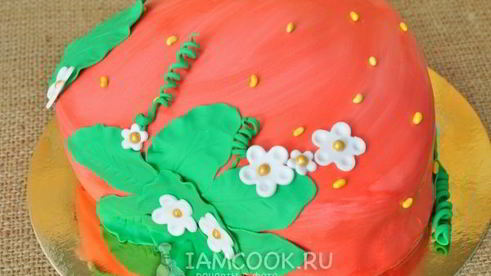 торт бисквитный с клюквой и яблоком клубничка