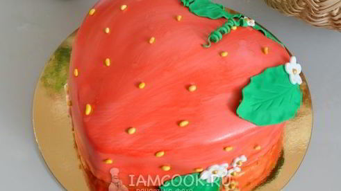 торт бисквитный с клюквой и яблоком клубничка