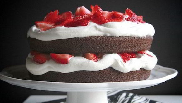 Рецепт Торта с клубникой и сливками по-домашнему