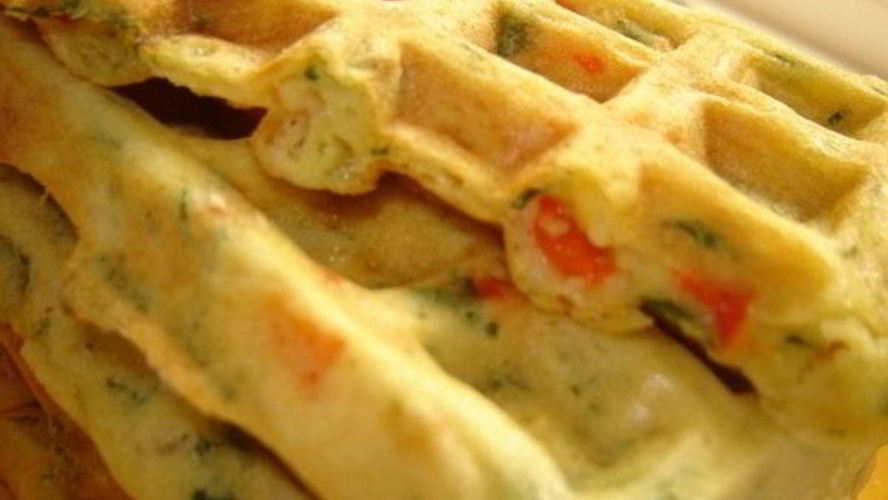 Рецепт сырных вафель с перцем и зеленью