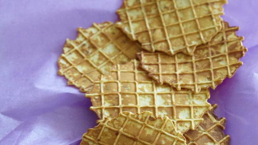 Рецепт творожных вафель с финиками