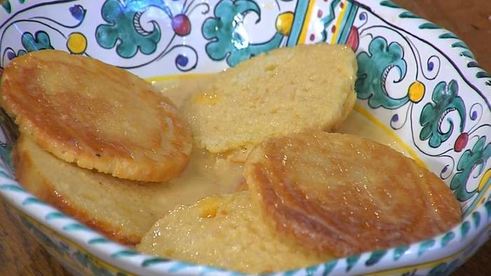 вафли из бриоши с клубникой и земляникой