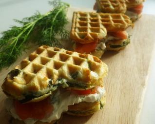 Вафли со шпинатом, сыром и семгой