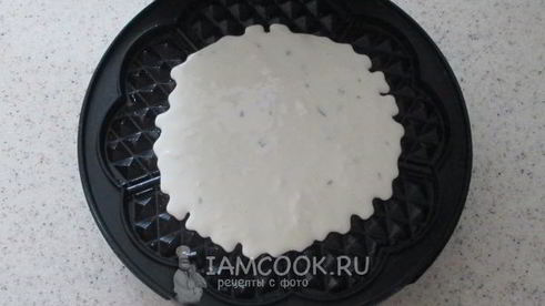 вафли в вафельнице с сыром