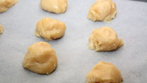 круглые эклеры с заварным кремом