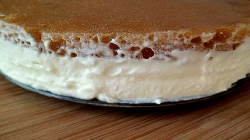 мини-торт из мокко-профитролей со сливочным кремом, кофейным муссом и белым шоколадом