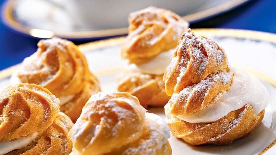 Рецепт профитролей с апельсиновым желе и взбитыми сливками