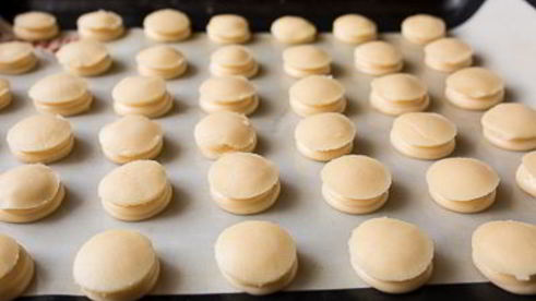 профитроли с кракелюром и лососевым муссом