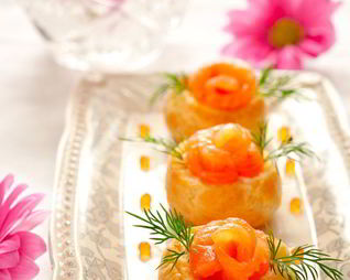 Профитроли с семгой и сливочным сыром