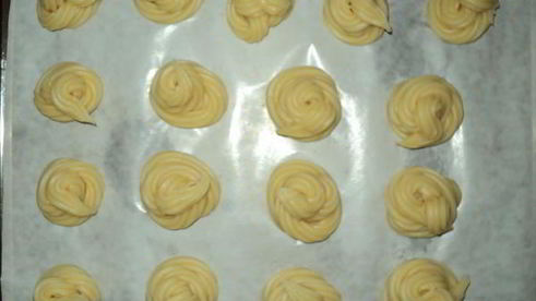 профитроли с ванильным заварным кремом