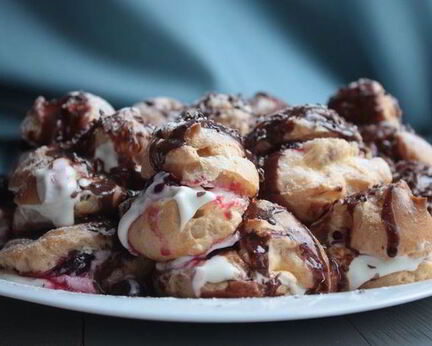 Торт из профитролей с вишней и шоколадом