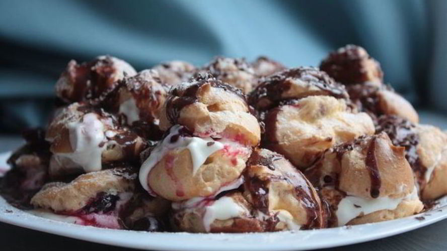 Рецепт торта из профитролей с вишней и шоколадом