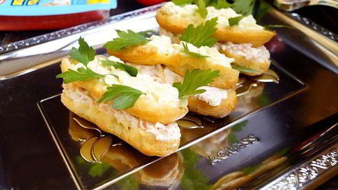 эклеры с крабовой начинкой
