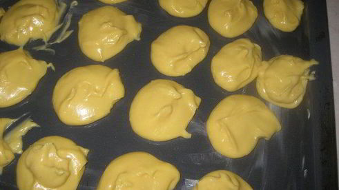 эклеры с ореховым кремом пралине