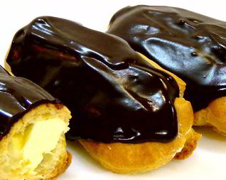 Эклеры с шоколадной помадкой и масляным кремом