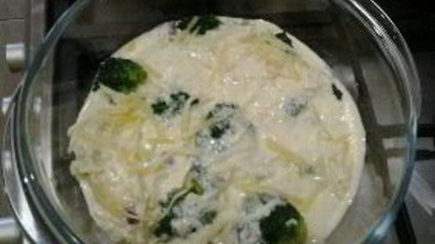 брокколи в сметане в духовке с сыром запеканка