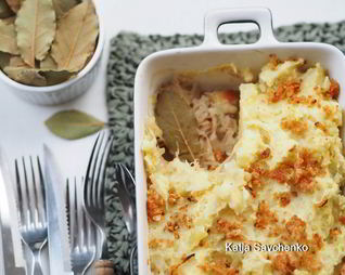 Картофельная запеканка с квашеной капустой и яблоками