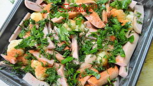 нежная запеканка из цветной капусты в духовке с сосисками