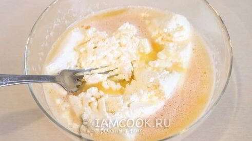 творожная запеканка с изюмом в мультиварке