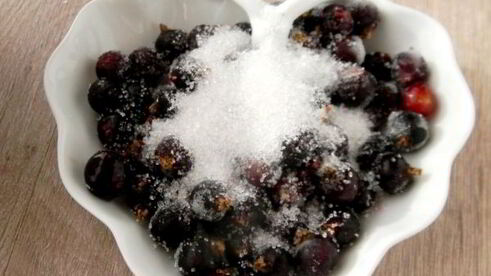 творожно-кокосовая запеканка с ягодами