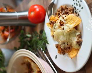 Запеканка из фарша с кукурузными чипсами начос