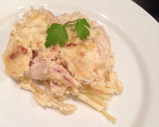 Запеканка из курицы и макарон в сметанном соусе