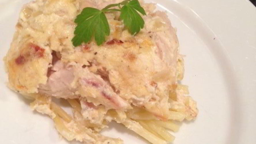Рецепт запеканки из курицы и макарон в сметанном соусе