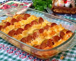 Запеканка из макарон с сардельками и кабачками