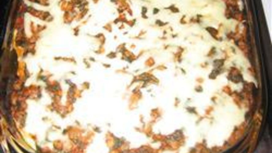 Рецепт запеканки из макарон, шпината и сыра с томатным соусом