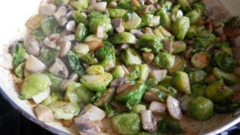 запеканка с брюссельской капустой и шампиньонами